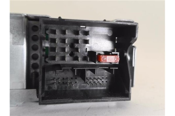 Recambio de autoradio para peugeot 207 1.4 referencia OEM IAM 96660454XT 16077506XT 