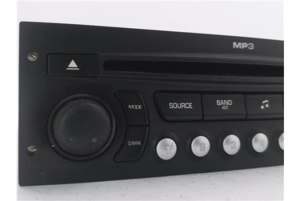 Recambio de autoradio para peugeot 207 1.4 referencia OEM IAM 96660454XT 16077506XT 