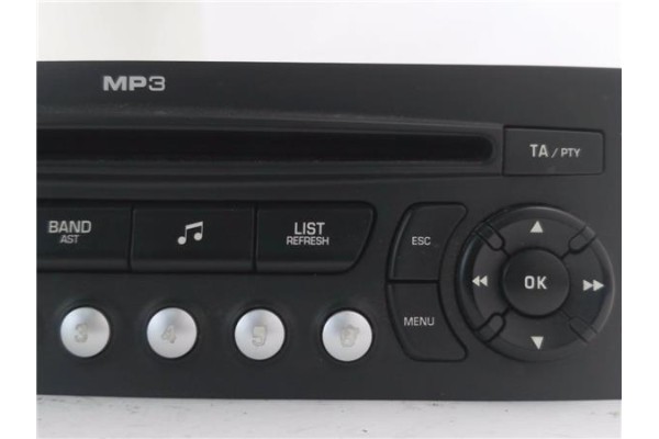 Recambio de autoradio para peugeot 207 1.4 referencia OEM IAM 96660454XT 16077506XT 