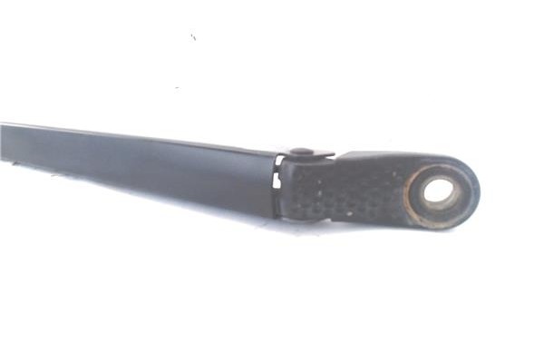 Recambio de brazo limpiaparabrisas delantero derecho para renault clio iii 1.5 dci (c/br1g) referencia OEM IAM 8200268917 770107