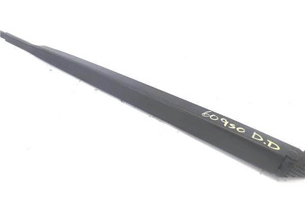 Recambio de brazo limpiaparabrisas delantero derecho para renault clio iii 1.5 dci (c/br1g) referencia OEM IAM 8200268917 770107