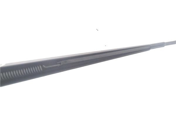 Recambio de brazo limpiaparabrisas delantero derecho para mitsubishi colt cz3 berl. 3 (z30) 1.5 di-d instyle referencia OEM IAM 
