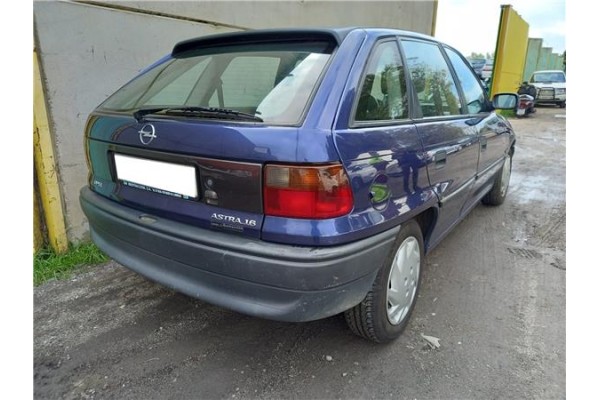 opel astra f berlina del año 1995