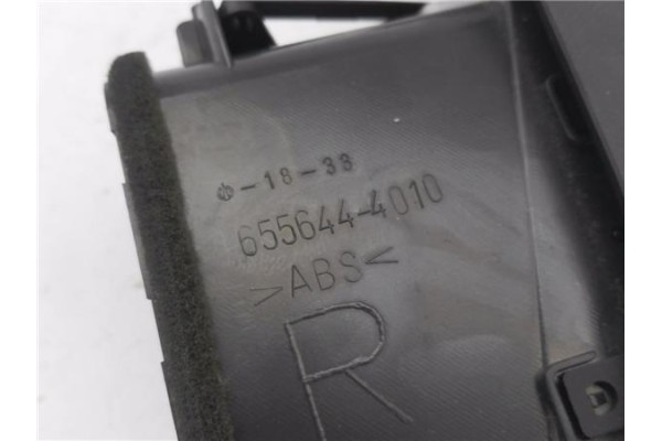 Recambio de rejilla entrada de aire para toyota corolla verso (r1) 2.2 d-4d sport referencia OEM IAM 6556444010 5568064010 