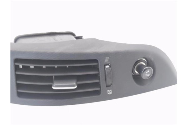 Recambio de rejilla entrada de aire para toyota corolla verso (r1) 2.2 d-4d sport referencia OEM IAM 6556444010 5568064010 