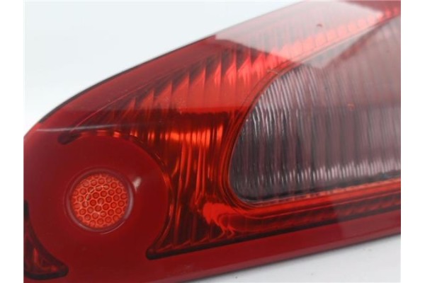 Recambio de piloto porton trasero derecho para mitsubishi colt cz3 berl. 3 (z30) 1.5 di-d instyle referencia OEM IAM 8336A029  