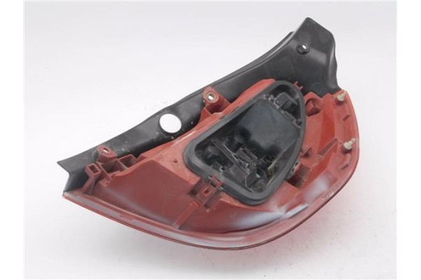 Recambio de piloto trasero izquierdo para renault clio iii 1.5 dci (c/br1g) referencia OEM IAM 8200776048  