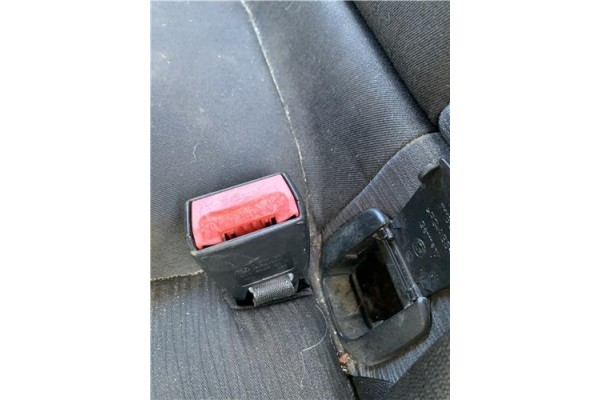 Recambio de anclaje cinturon trasero izquierdo para bmw serie 1 berlina (e81/e87) 2.0 118d referencia OEM IAM 72119117261  