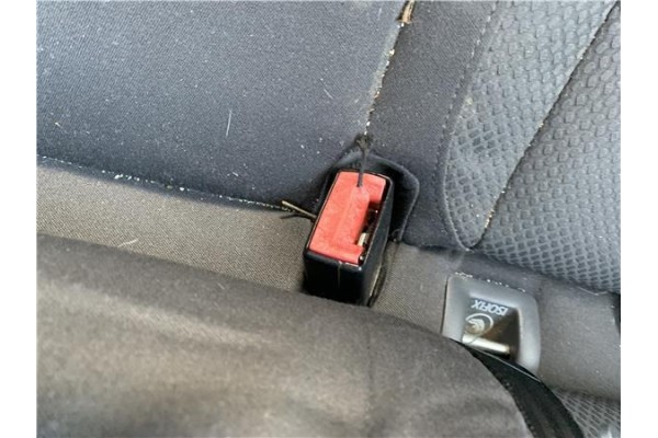 Recambio de anclaje cinturon trasero derecho para volkswagen golf v (1k1) 1.9 tdi referencia OEM IAM 1K6857807MRAA  