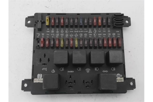 Recambio de caja fusibles/rele para nissan trade 2.0 d referencia OEM IAM 14063G4900  