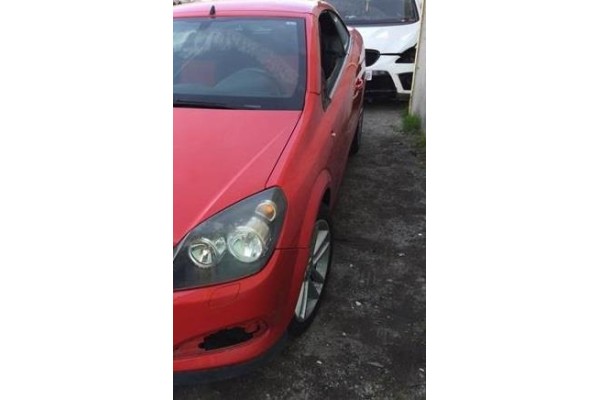 Recambio de puerta delantero izquierda para opel astra h twintop 1.6 referencia OEM IAM   