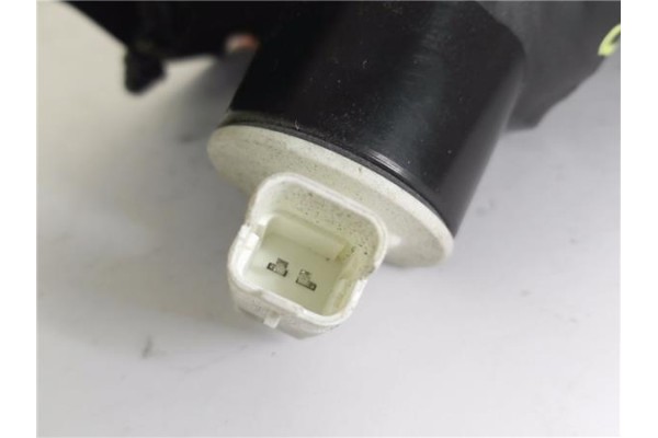 Recambio de piloto porton trasero derecho para nissan qashqai j10 2.0 acenta 4x2 referencia OEM IAM 89071064  
