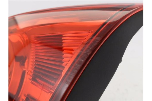 Recambio de piloto porton trasero derecho para nissan qashqai j10 2.0 acenta 4x2 referencia OEM IAM 89071064  