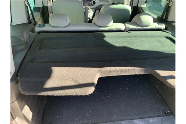 Recambio de bandeja trasero para peugeot partner tepee 1.6 premium referencia OEM IAM 8796V1 16799839ZD 