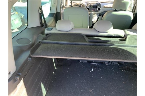 Recambio de bandeja trasero para peugeot partner tepee 1.6 premium referencia OEM IAM 8796V1 16799839ZD 