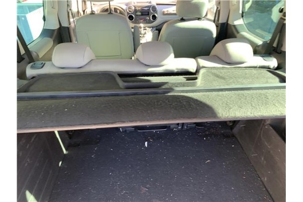 Recambio de bandeja trasero para peugeot partner tepee 1.6 premium referencia OEM IAM 8796V1 16799839ZD 