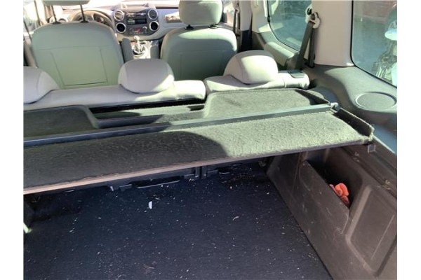 Recambio de bandeja trasero para peugeot partner tepee 1.6 premium referencia OEM IAM 8796V1 16799839ZD 