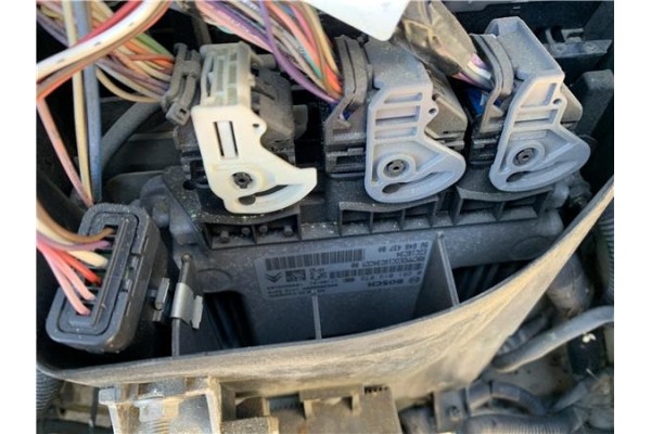 Recambio de centralita para peugeot partner tepee 1.6 premium referencia OEM IAM 9664843780 281013872 