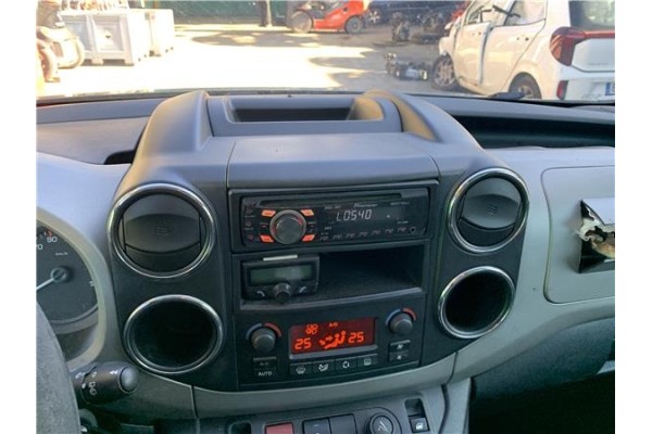 Recambio de consola para peugeot partner tepee 1.6 premium referencia OEM IAM 8231YF 16139519ZD 