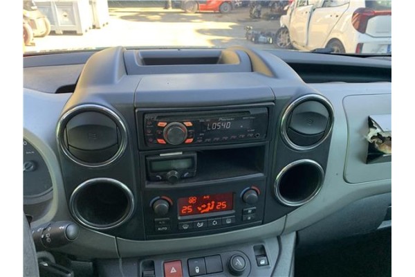 Recambio de consola para peugeot partner tepee 1.6 premium referencia OEM IAM 8231YF 16139519ZD 