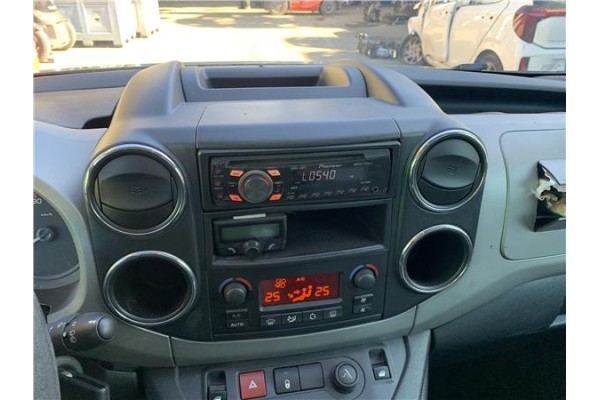 Recambio de consola para peugeot partner tepee 1.6 premium referencia OEM IAM 8231YF 16139519ZD 