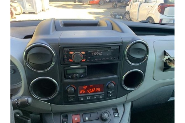 Recambio de consola para peugeot partner tepee 1.6 premium referencia OEM IAM 8231YF 16139519ZD 
