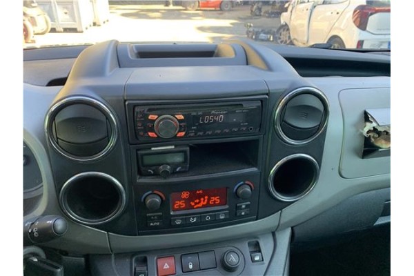 Recambio de consola para peugeot partner tepee 1.6 premium referencia OEM IAM 8231YF 16139519ZD 