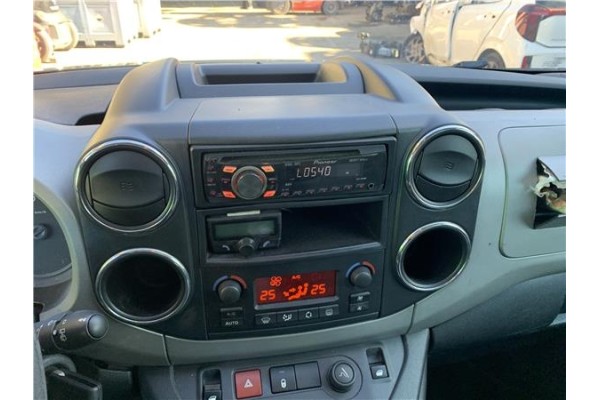 Recambio de consola para peugeot partner tepee 1.6 premium referencia OEM IAM 8231YF 16139519ZD 