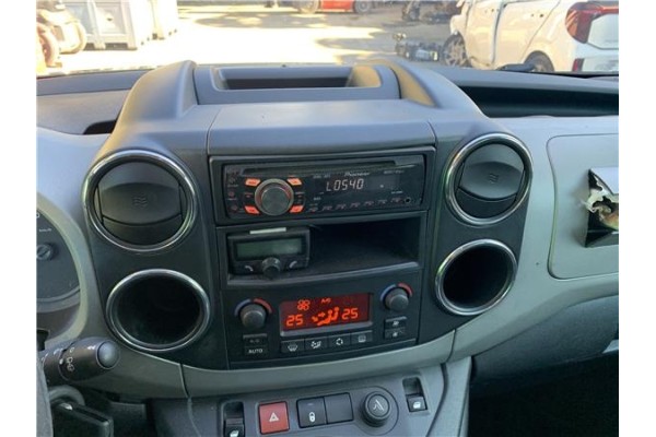 Recambio de consola para peugeot partner tepee 1.6 premium referencia OEM IAM 8231YF 16139519ZD 