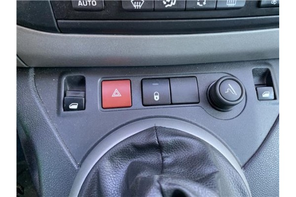 Recambio de interruptor luces emergencia para peugeot partner tepee 1.6 premium referencia OEM IAM 6990L2  