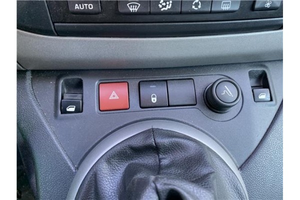 Recambio de interruptor luces emergencia para peugeot partner tepee 1.6 premium referencia OEM IAM 6990L2  