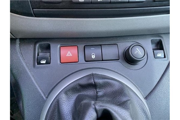 Recambio de interruptor luces emergencia para peugeot partner tepee 1.6 premium referencia OEM IAM 6990L2  