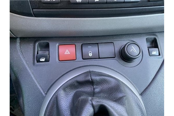 Recambio de interruptor luces emergencia para peugeot partner tepee 1.6 premium referencia OEM IAM 6990L2  