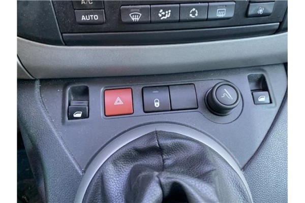 Recambio de interruptor luces emergencia para peugeot partner tepee 1.6 premium referencia OEM IAM 6990L2  