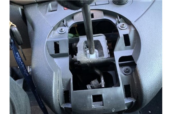 Recambio de palanca de cambio para peugeot partner tepee 1.6 premium referencia OEM IAM 2400KF  