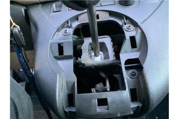 Recambio de palanca de cambio para peugeot partner tepee 1.6 premium referencia OEM IAM 2400KF  