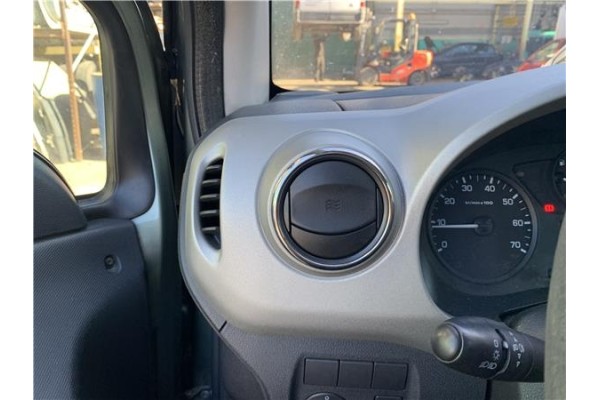 Recambio de rejilla entrada de aire para peugeot partner tepee 1.6 premium referencia OEM IAM 8265GA  