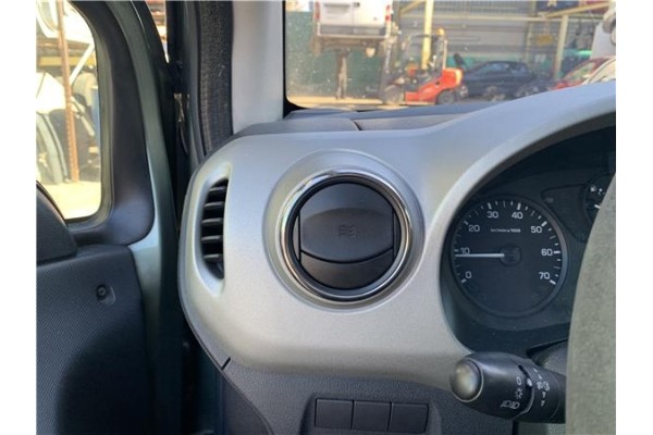 Recambio de rejilla entrada de aire para peugeot partner tepee 1.6 premium referencia OEM IAM 8265GA  