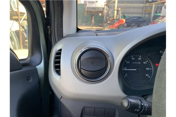 Recambio de rejilla entrada de aire para peugeot partner tepee 1.6 premium referencia OEM IAM 8265GA  