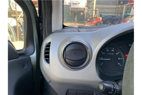 Recambio de rejilla entrada de aire para peugeot partner tepee 1.6 premium referencia OEM IAM 8265GA  