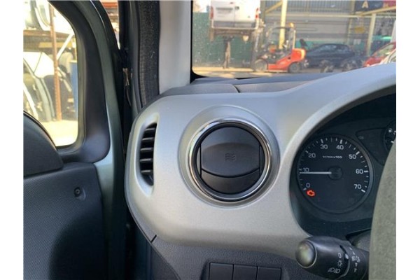 Recambio de rejilla entrada de aire para peugeot partner tepee 1.6 premium referencia OEM IAM 8265GA  