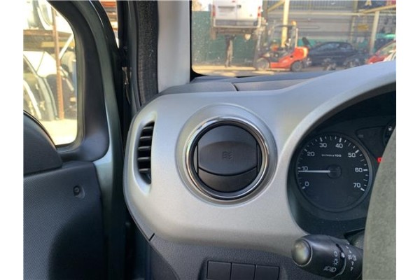 Recambio de rejilla entrada de aire para peugeot partner tepee 1.6 premium referencia OEM IAM 8265GA  