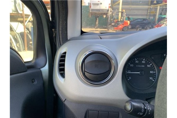 Recambio de rejilla entrada de aire para peugeot partner tepee 1.6 premium referencia OEM IAM 8265GA  