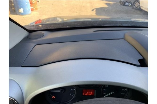 Recambio de tapa izquierda salpicadero para peugeot partner tepee 1.6 premium referencia OEM IAM 8226VV  