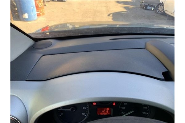 Recambio de tapa izquierda salpicadero para peugeot partner tepee 1.6 premium referencia OEM IAM 8226VV  