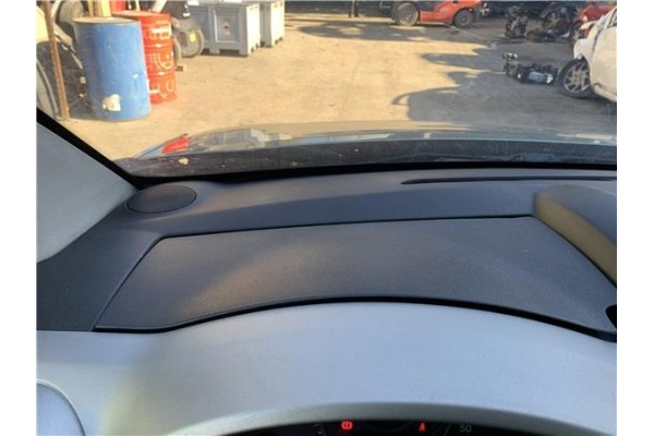 Recambio de tapa izquierda salpicadero para peugeot partner tepee 1.6 premium referencia OEM IAM 8226VV  