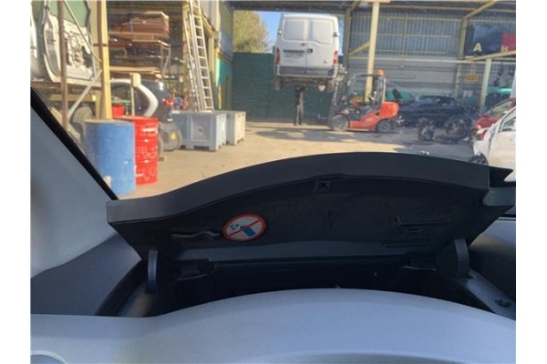 Recambio de tapa izquierda salpicadero para peugeot partner tepee 1.6 premium referencia OEM IAM 8226VV  