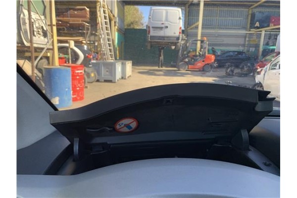 Recambio de tapa izquierda salpicadero para peugeot partner tepee 1.6 premium referencia OEM IAM 8226VV  