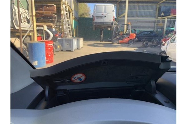 Recambio de tapa izquierda salpicadero para peugeot partner tepee 1.6 premium referencia OEM IAM 8226VV  