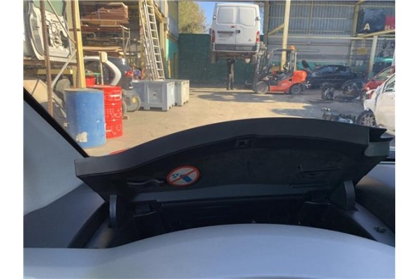 Recambio de tapa izquierda salpicadero para peugeot partner tepee 1.6 premium referencia OEM IAM 8226VV  